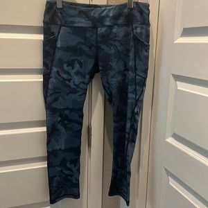 Blue yoga pants with pockets